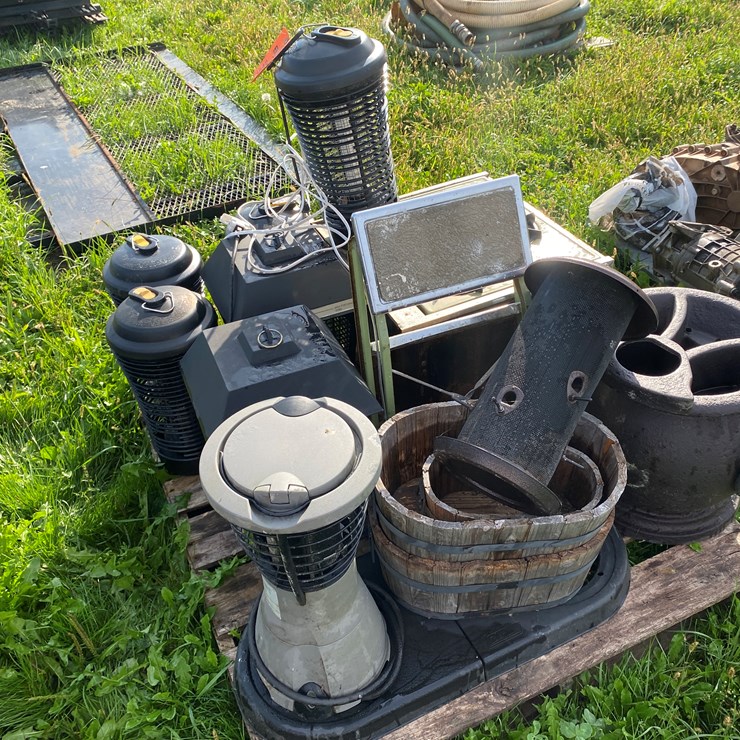 #1648 • Large Assortment of Yard Items