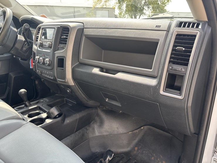 2015-dodge-ram-3500-image-40