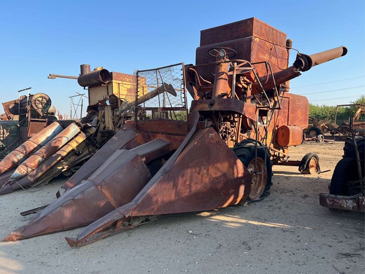 minneapolis-moline-101-harvester-image-1