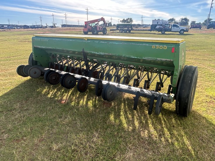 john-deere-8300-image-4
