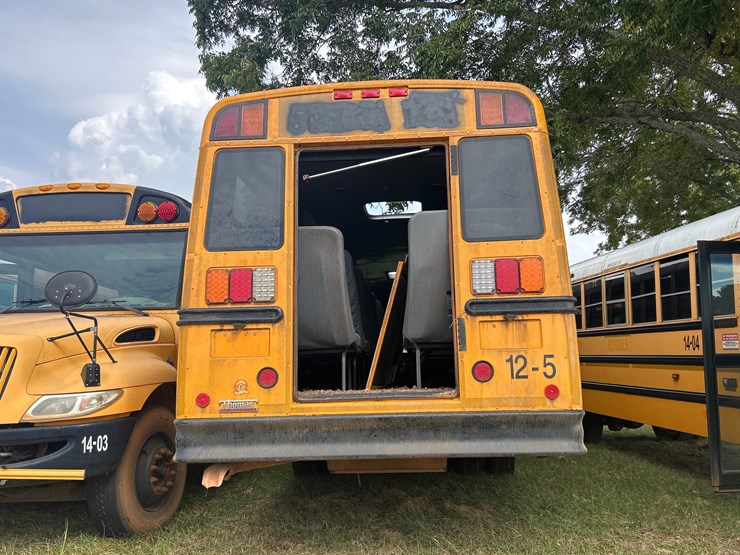 2012-freightliner-b2-image-3