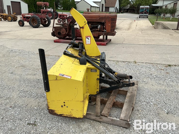john-deere-5'-front-mount-snow-blower-image-8