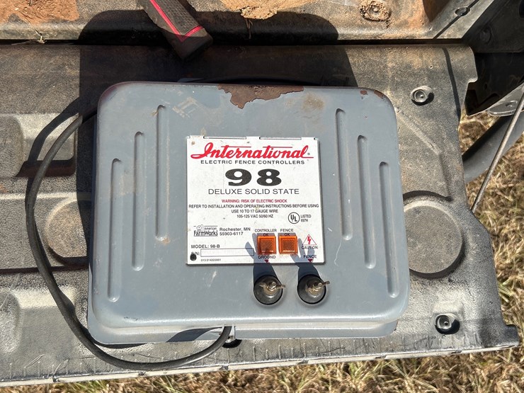 #441-•-international-fence-charger-image-1