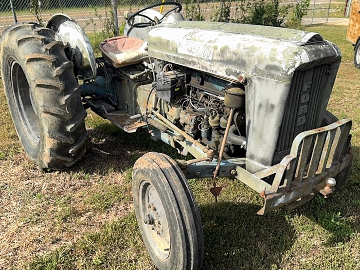 ford-4000-image-1