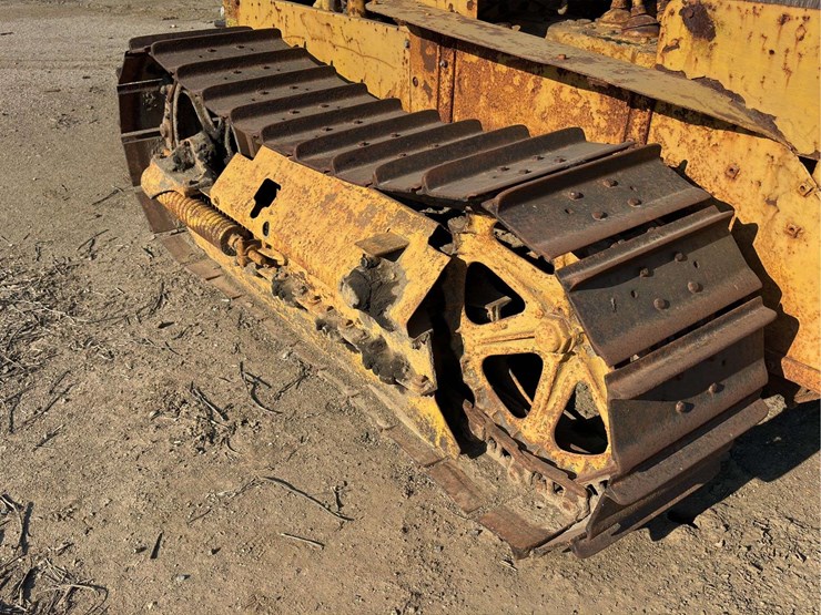 caterpillar-twenty-two-image-18