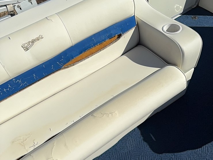 2001-22-foot-crest-pontoon-boat-with-90-horse-mercury-image-20