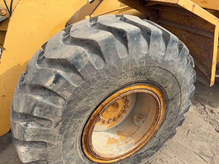 caterpillar-938f-image-7