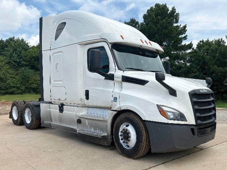 2020-freightliner-cascadia-126-image-1