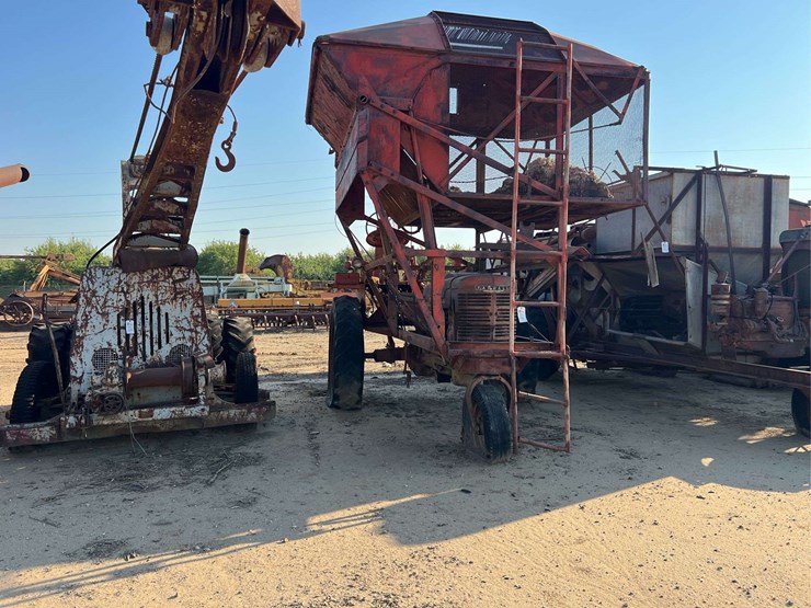 farmall-m-cotton-picker-image-5