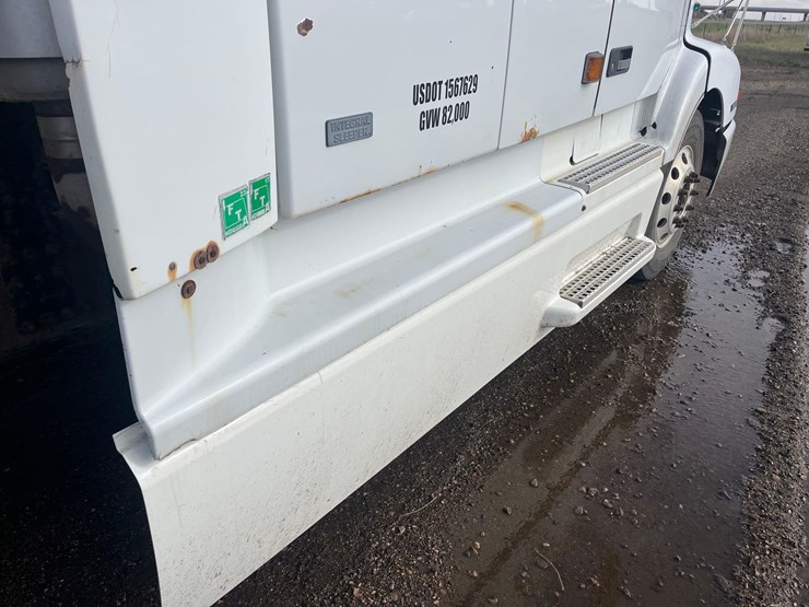 1998-volvo-semi-image-14