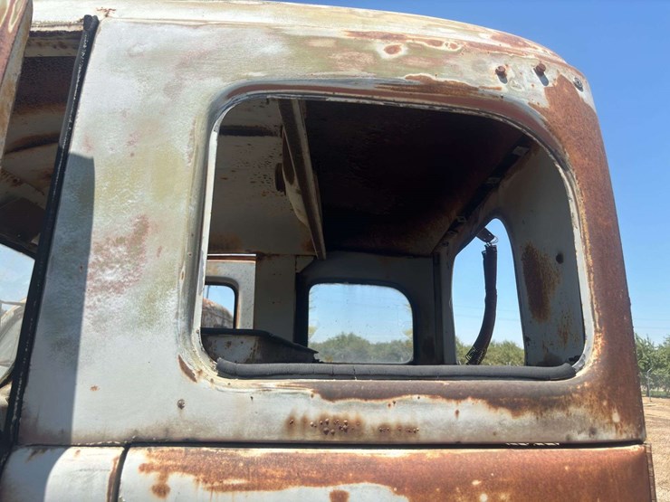 white-3000-truck-image-26