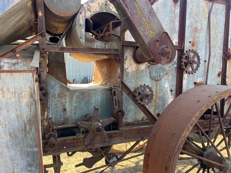 caterpillar-pull-type-combine-image-15