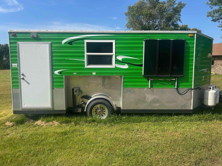 ice-castle-fish-house-image-6