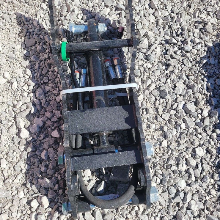 Mini excavator hydraulic thumb clip.