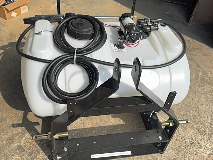 3-point-hitch-tank-sprayer-with-boom-brand-new-image-1