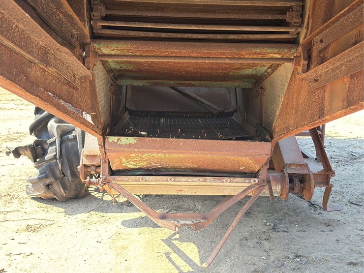 john-deere-pull-type-combine-image-30