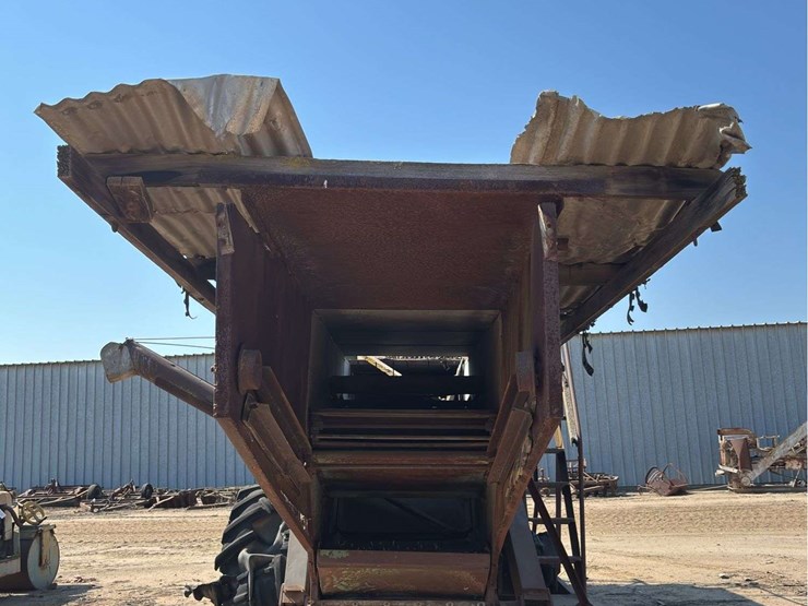 john-deere-pull-type-combine-image-4