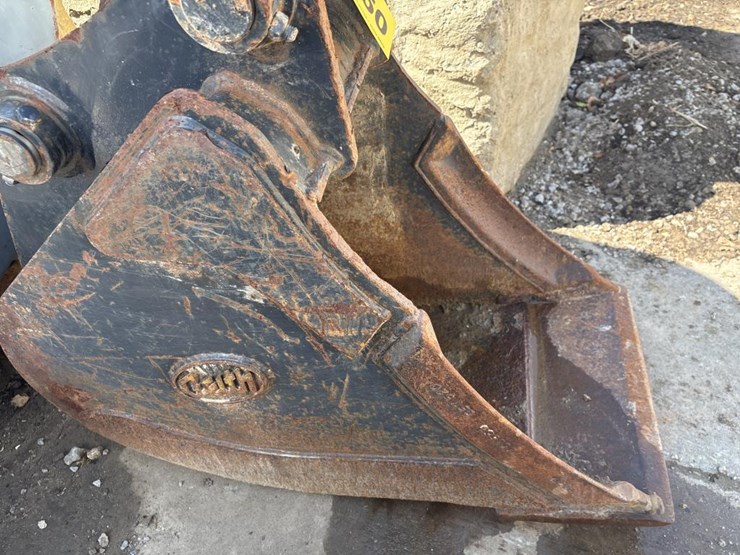 #5050-•-geith-mx6hd-approx-18"-smooth-lip-mini-bucket-image-2