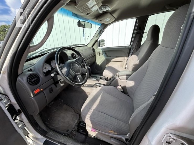 2003-jeep-liberty-sport-image-7
