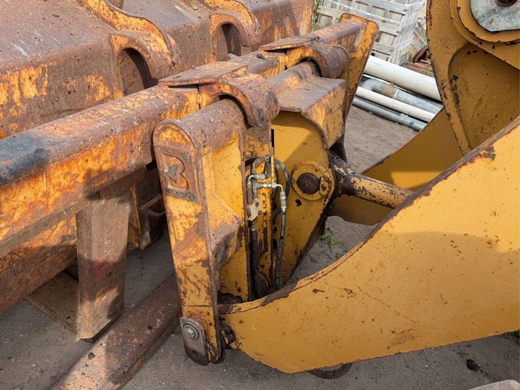 caterpillar-938f-image-4