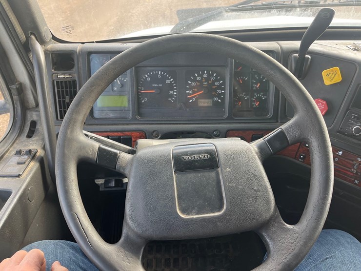 1998-volvo-semi-image-41