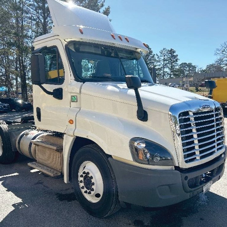 2017 FREIGHTLINER CASCADIA 125
