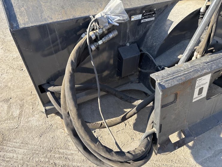 #5085-•-2021-bobcat-sbx240-84"-skid-steer-snow-blower-image-11
