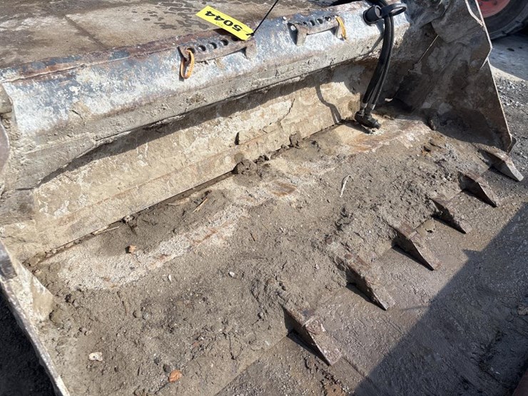 #5044-•-bobcat-3-in-1-approx-74"-bucket-image-7