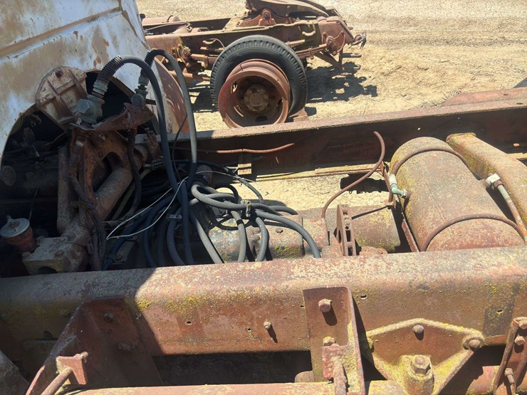 white-3000-truck-image-42