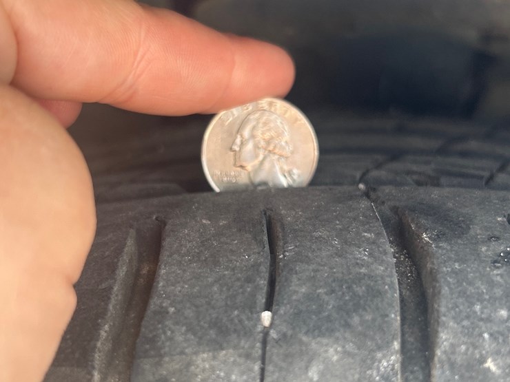 #400-•-2016-lincoln-mks-passenger-car-image-24