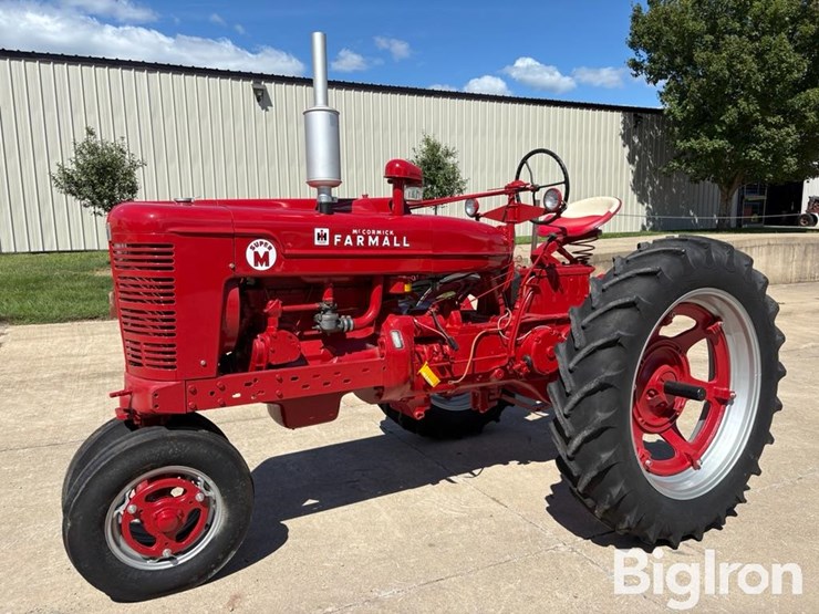 1953-ih-farmall-super-m-2wd-tractor-image-1