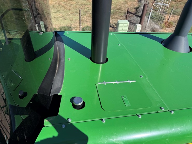2019-john-deere-w235-image-37