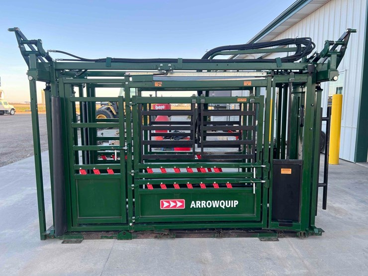 2019-arrowquip-q-power-106-series-hydraulic-squeeze-chute-image-6