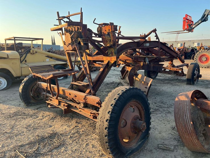 pull-type-road-grader-image-9