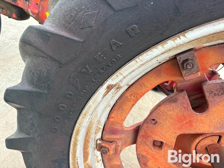 1954-ih-farmall-super-h-2wd-tractor-image-12