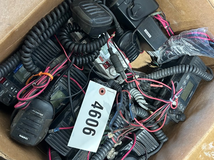 #4606-•-marine-radios-image-1