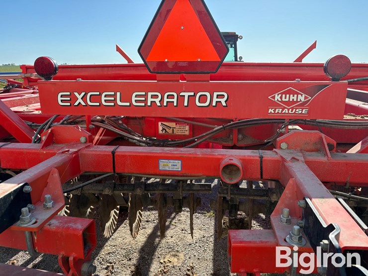 2012-kuhn-krause-excelerator-8000-image-20