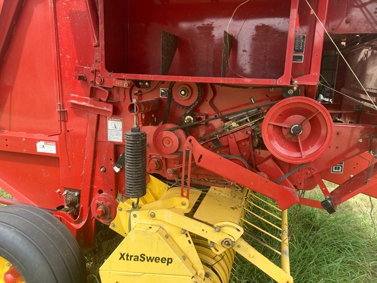new-holland-br7060-image-3