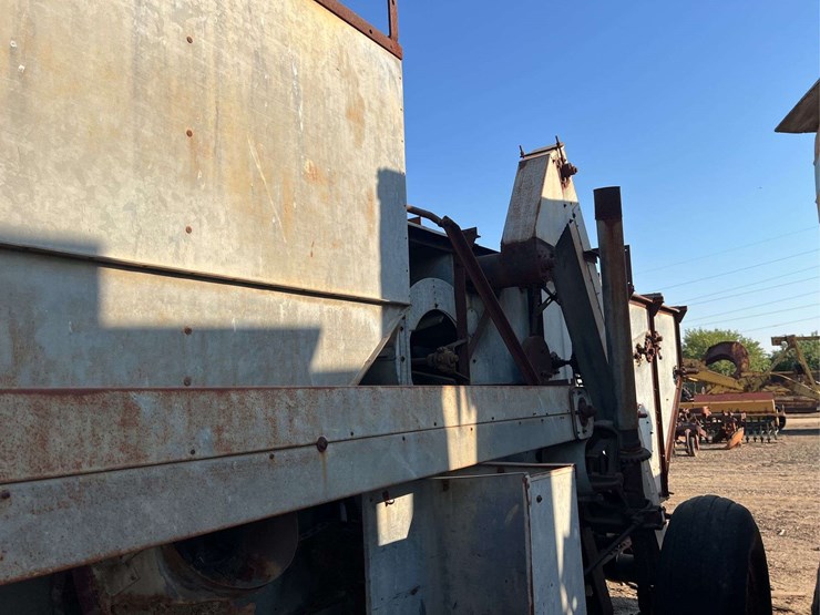 john-deere-pull-type-combine-image-20