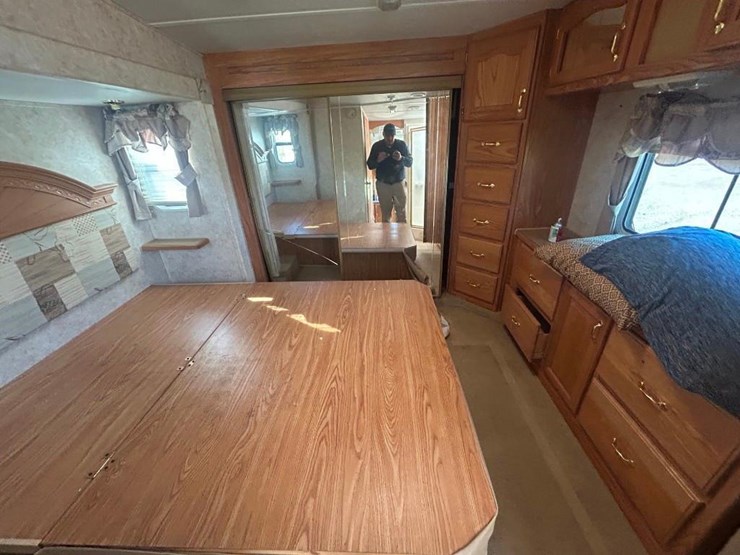 2006-forest-river-cedar-creek-30rkts-camper-image-17