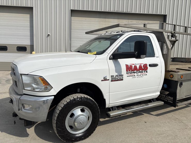 2016-dodge-ram-3500-image-9