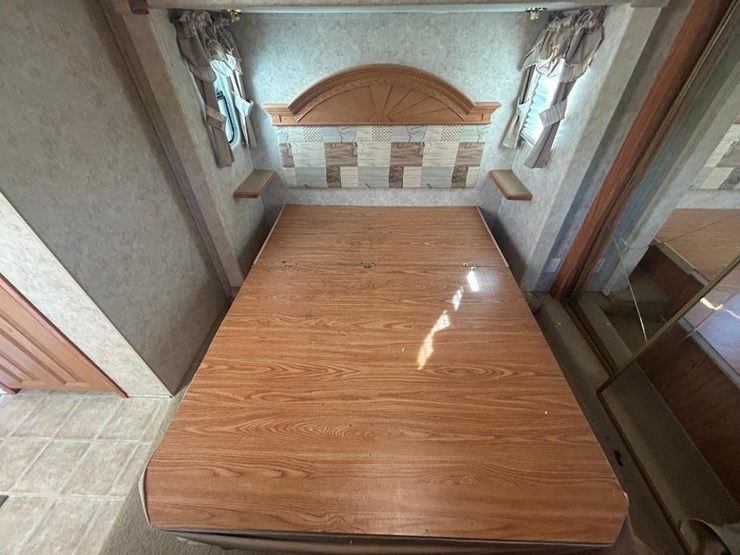 2006-forest-river-cedar-creek-30rkts-camper-image-15