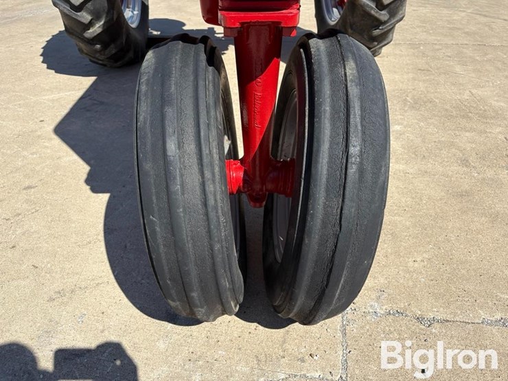 1954-ih-farmall-super-m-ta-2wd-tractor-image-17