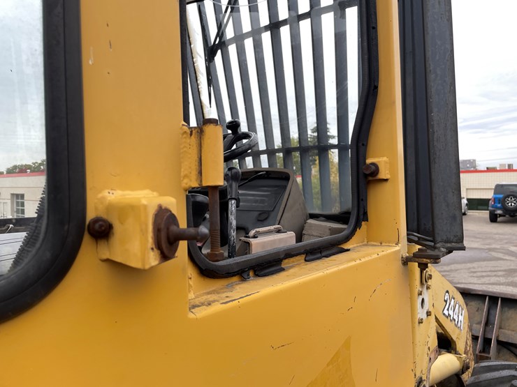 deere-244h-image-45