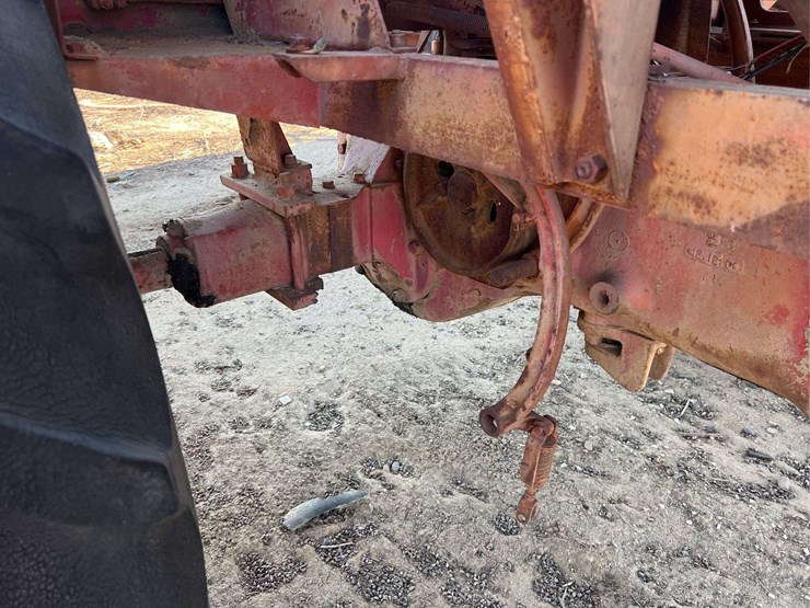 farmall-m-cotton-picker-image-26