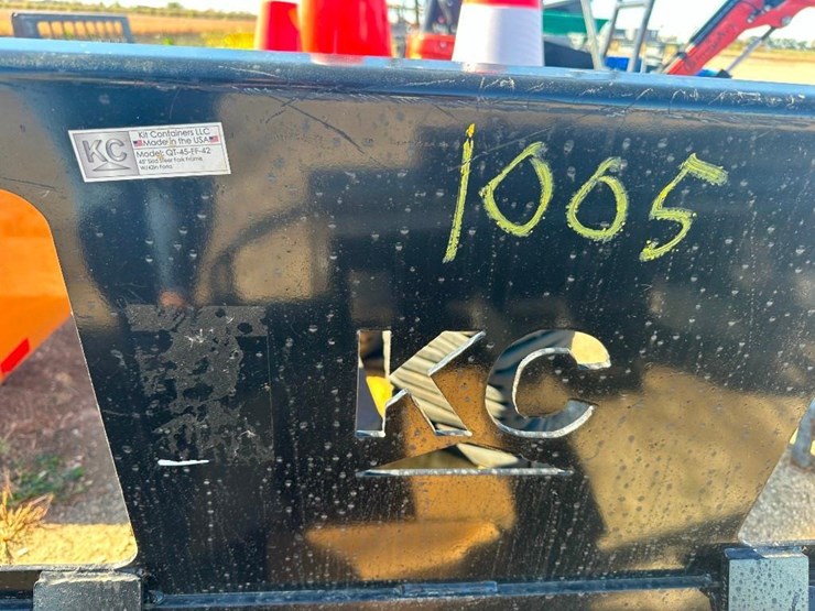 kc-skid-steer-pallet-forks-image-2