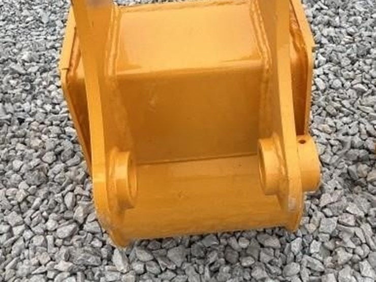 2025-caterpillar-305-image-2