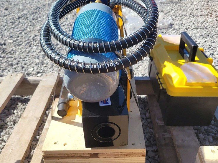 hydraulic-breaker-for-mini-excavator.-image-5