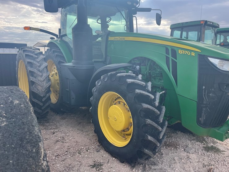 john-deere-8370r-image-2