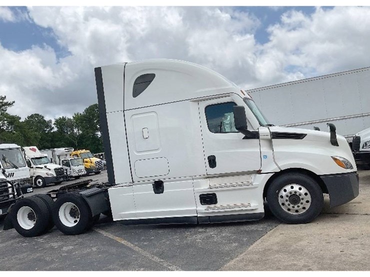 2022-freightliner-cascadia-126-image-1
